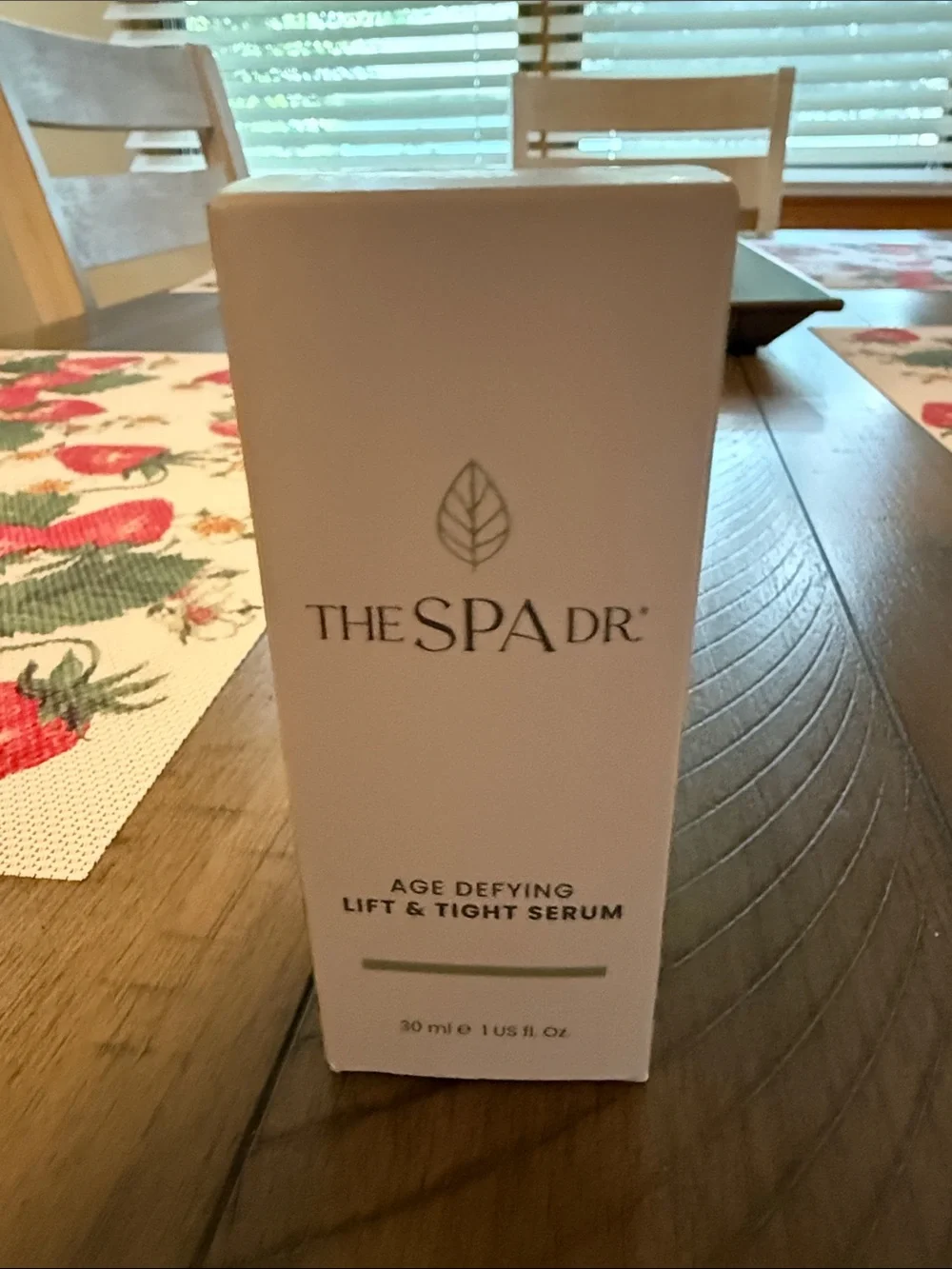 Age Defying Lift & Tight Serum — White